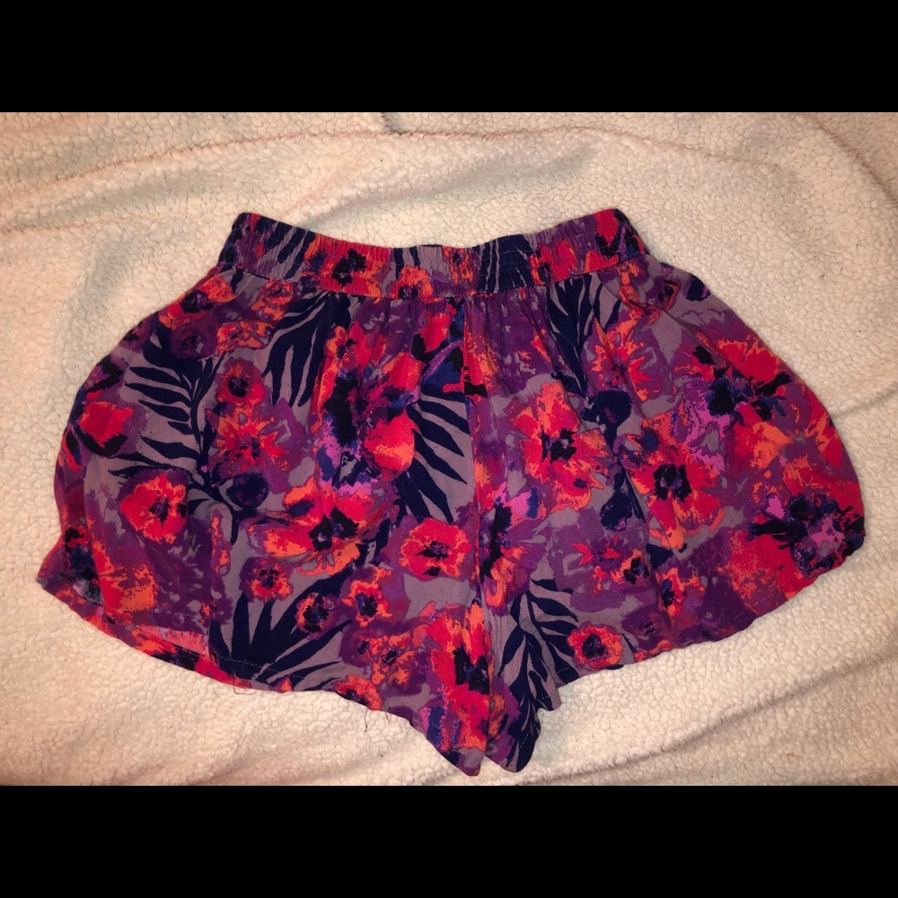 Super cute navy shorts!